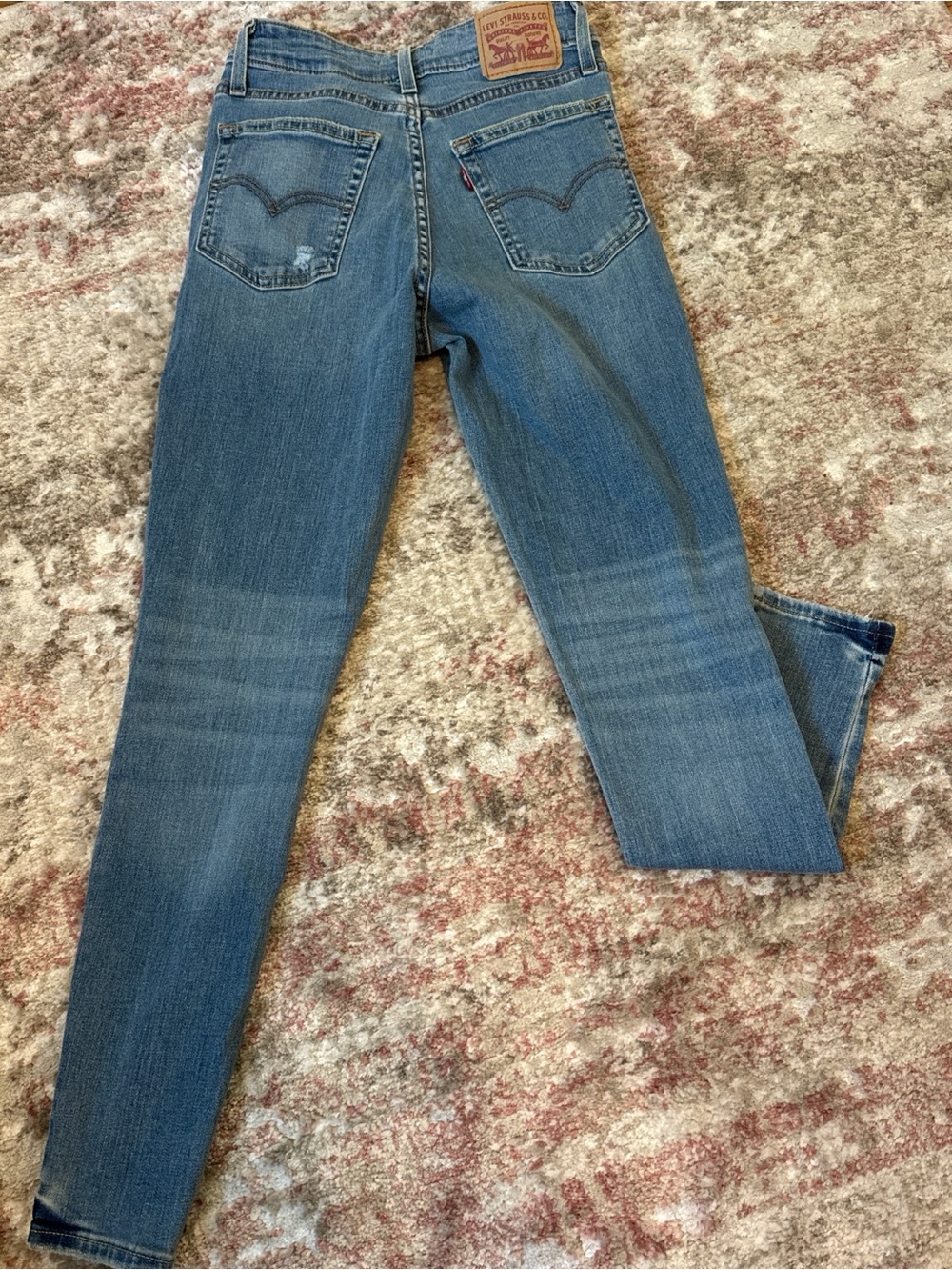 Levi's Women's Medium Blue Skinny Jeans
High waisted